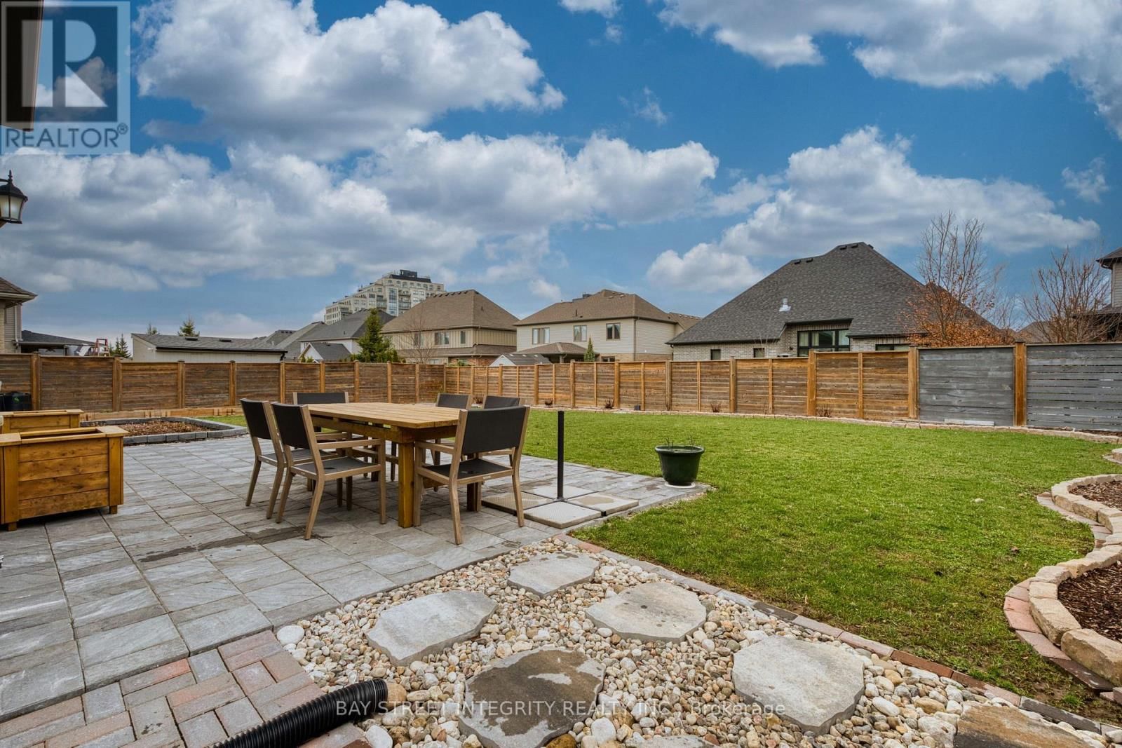 566 BRADWELL CHASE Image 34