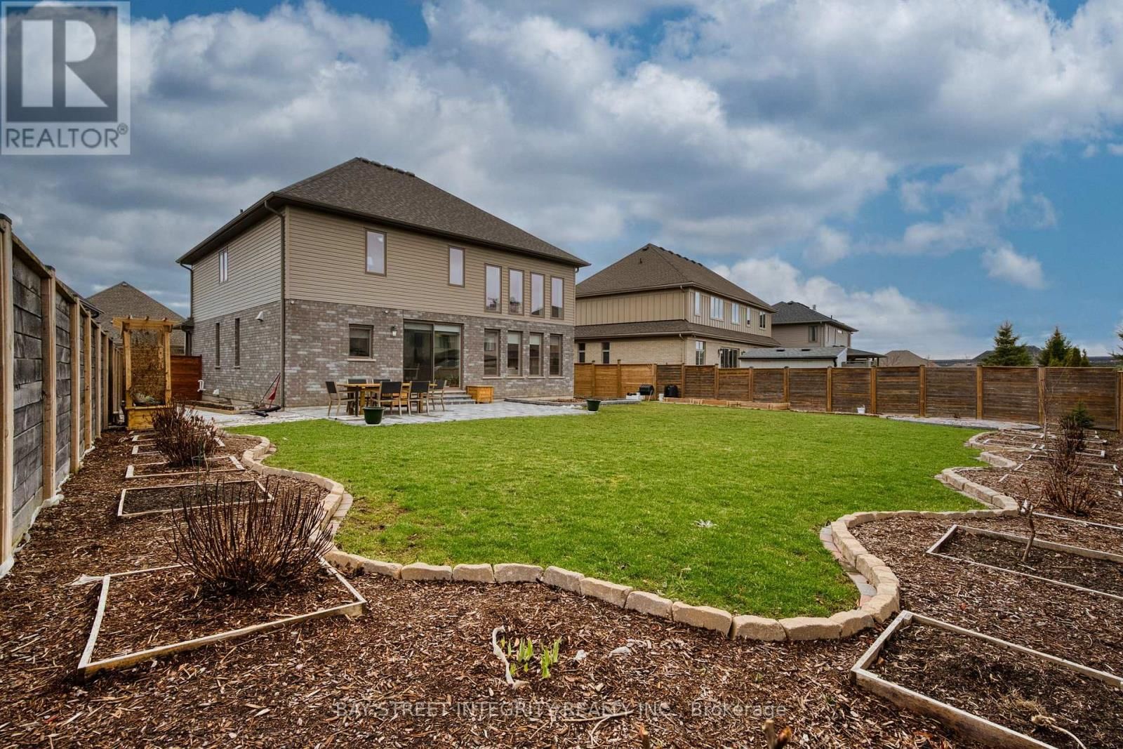 566 BRADWELL CHASE Image 35