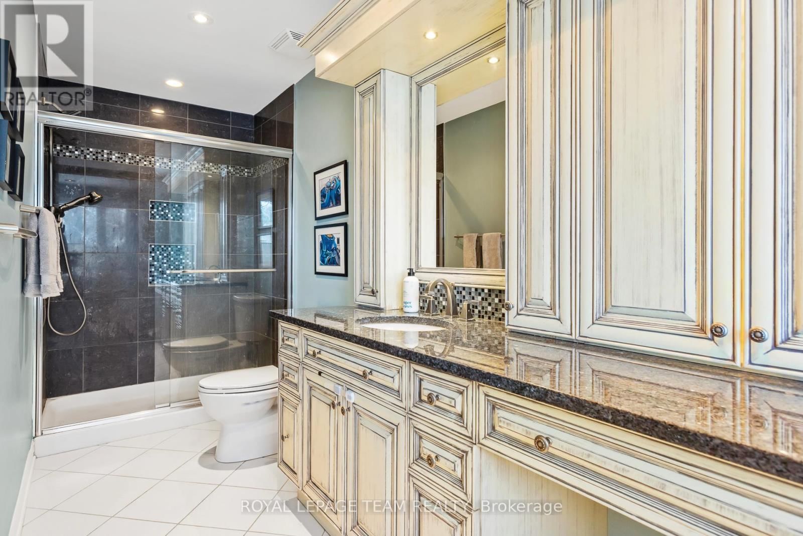 37 LEONARD AVENUE Image 20