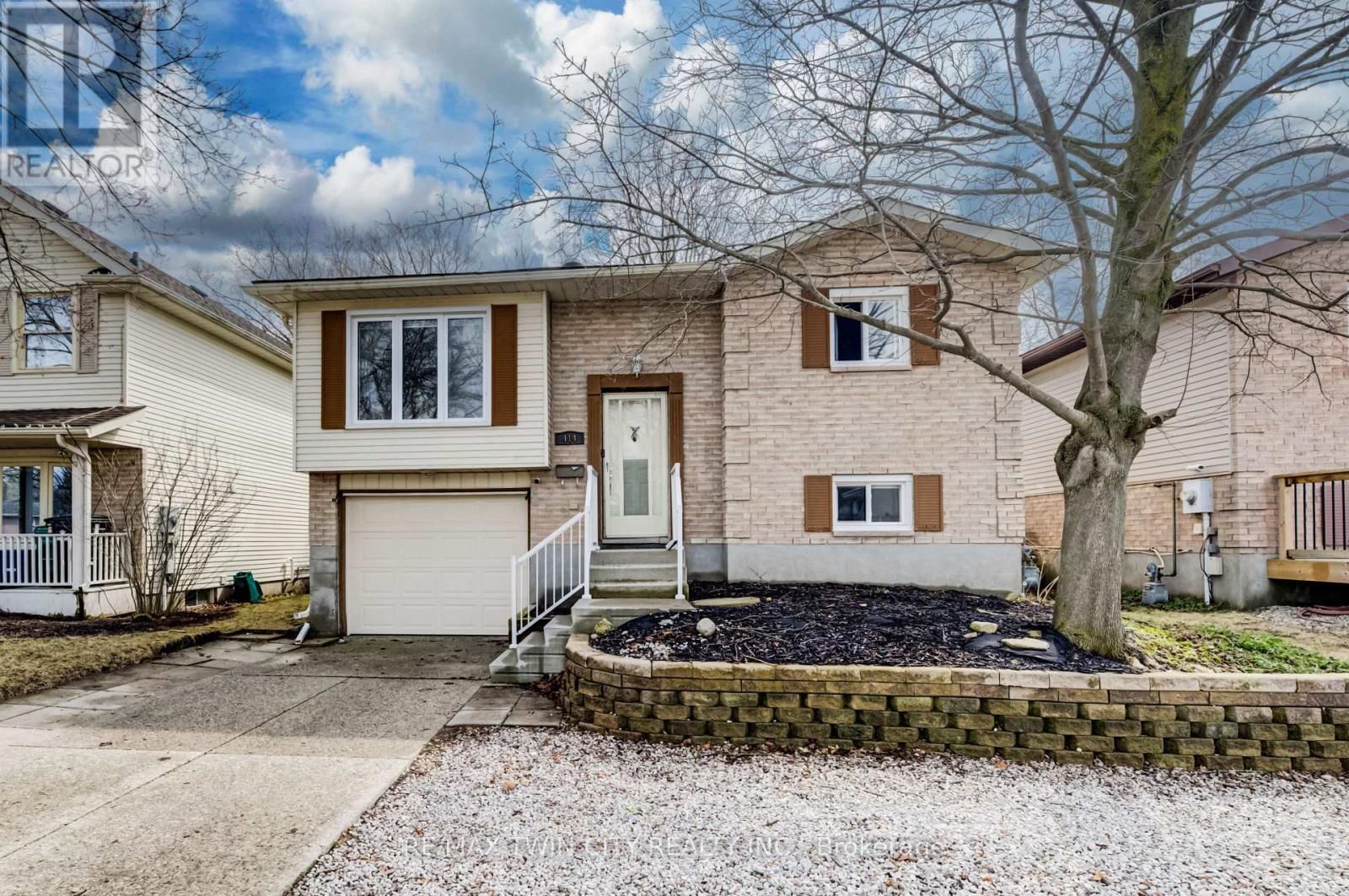 414 WOODS LANE Image 1