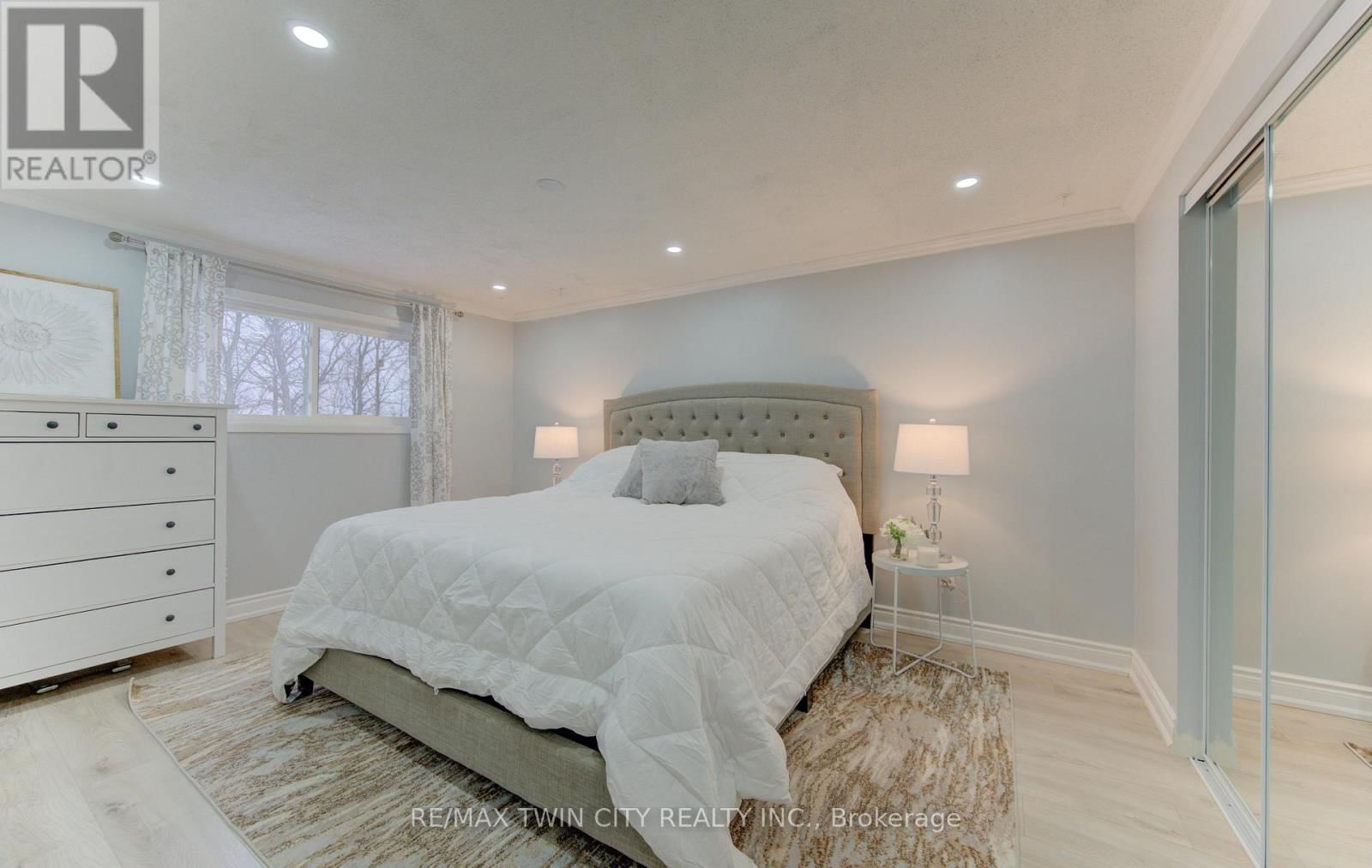 414 WOODS LANE Image 13