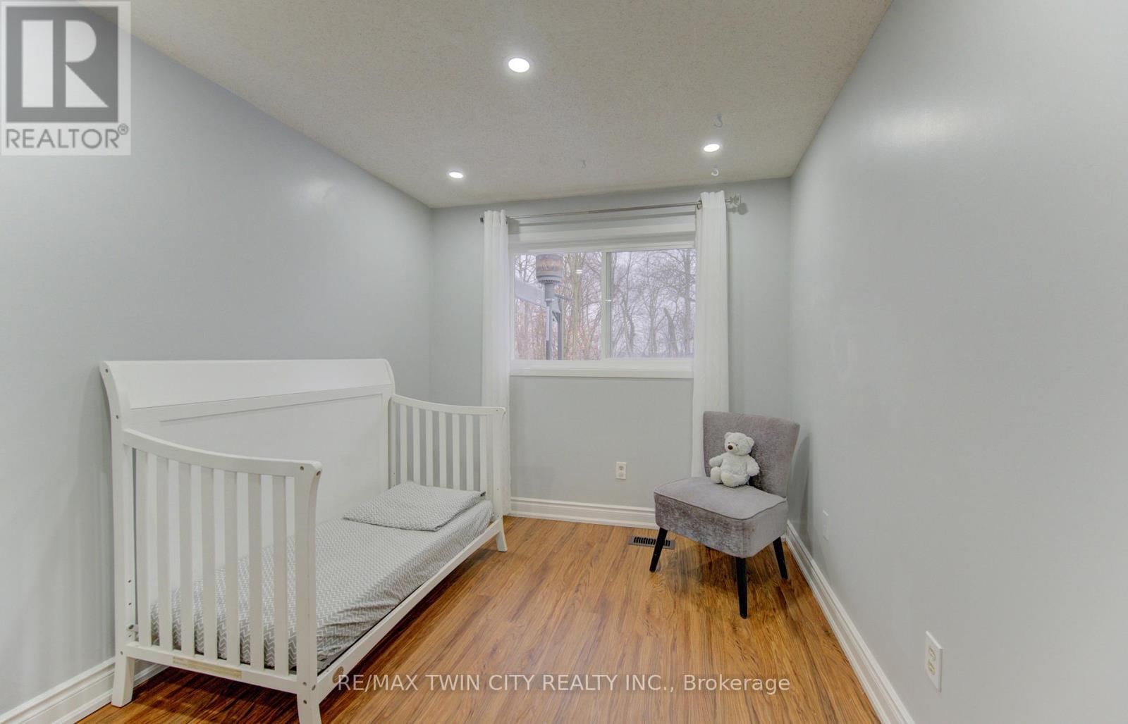 414 WOODS LANE Image 15