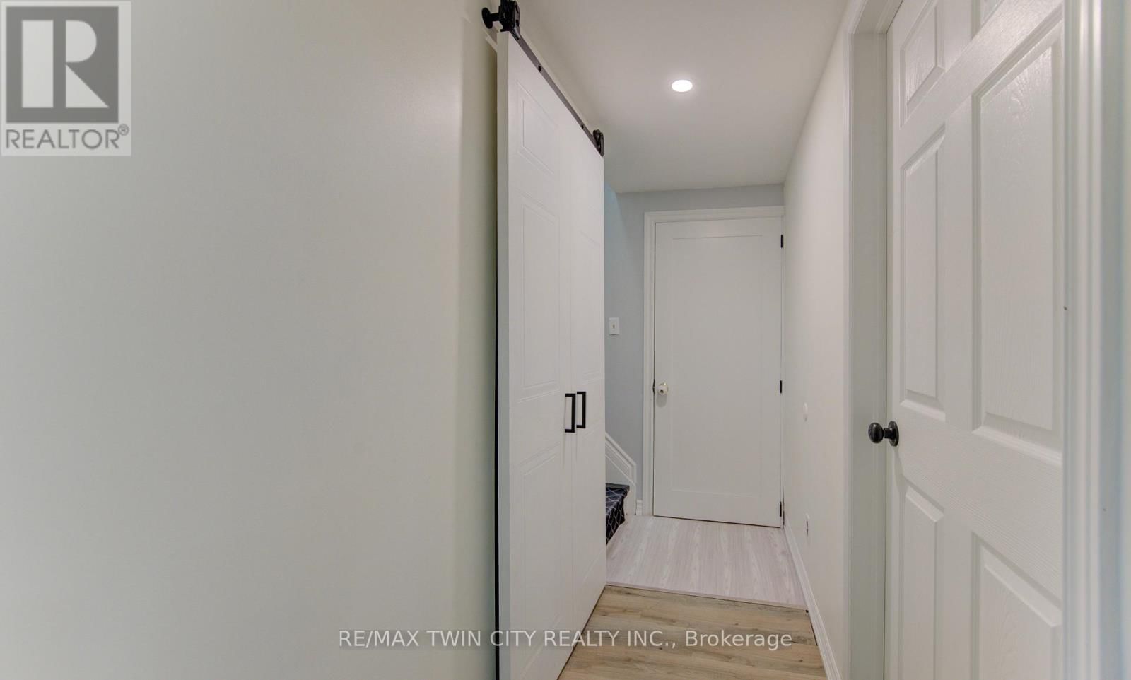 414 WOODS LANE Image 16