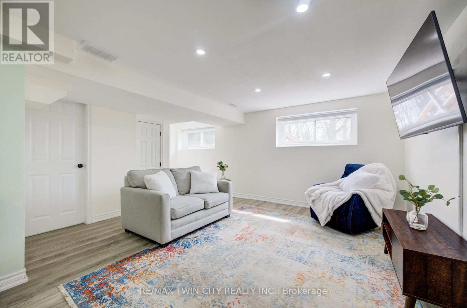 414 WOODS LANE Image 17