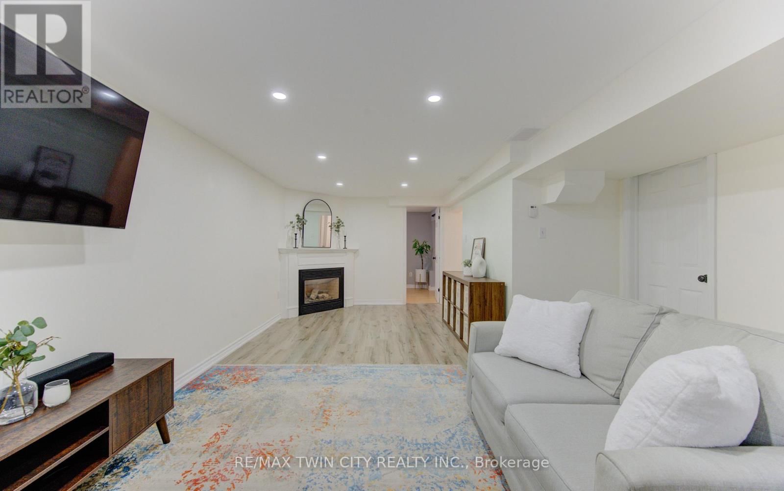 414 WOODS LANE Image 18