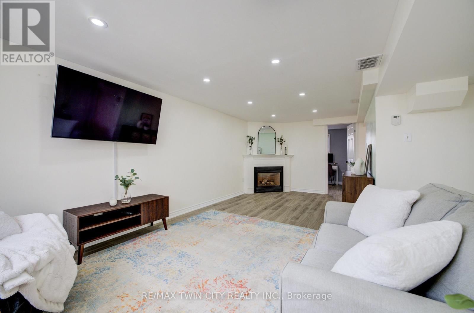 414 WOODS LANE Image 19