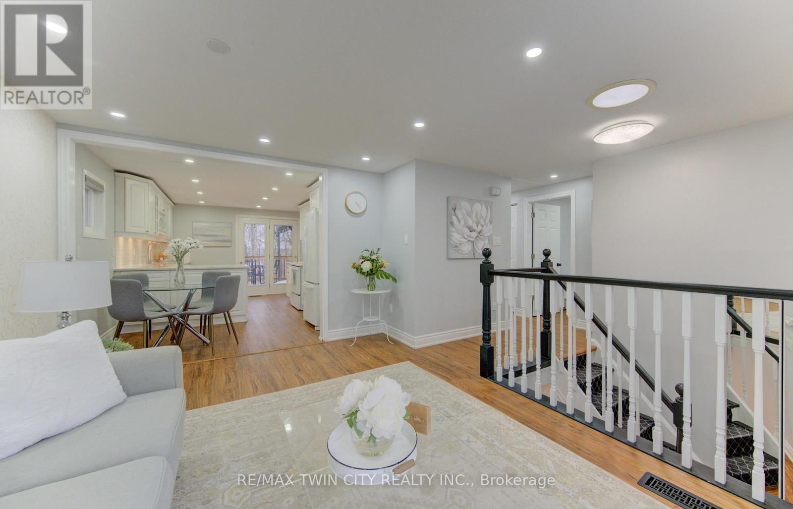 414 WOODS LANE Image 4