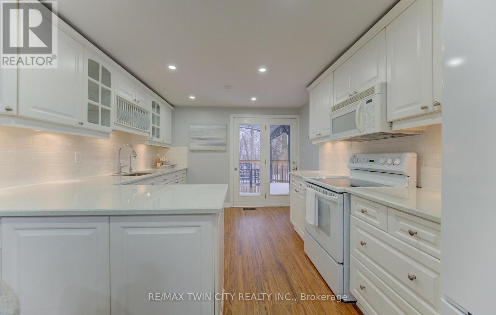 414 WOODS LANE Image 6