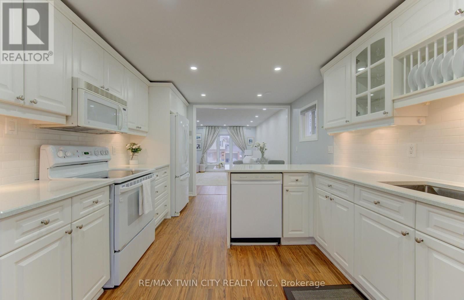 414 WOODS LANE Image 7