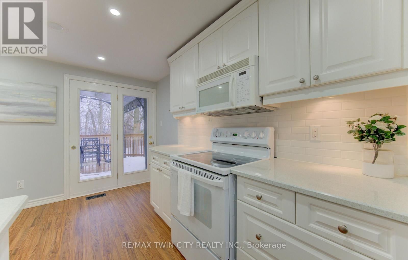 414 WOODS LANE Image 8