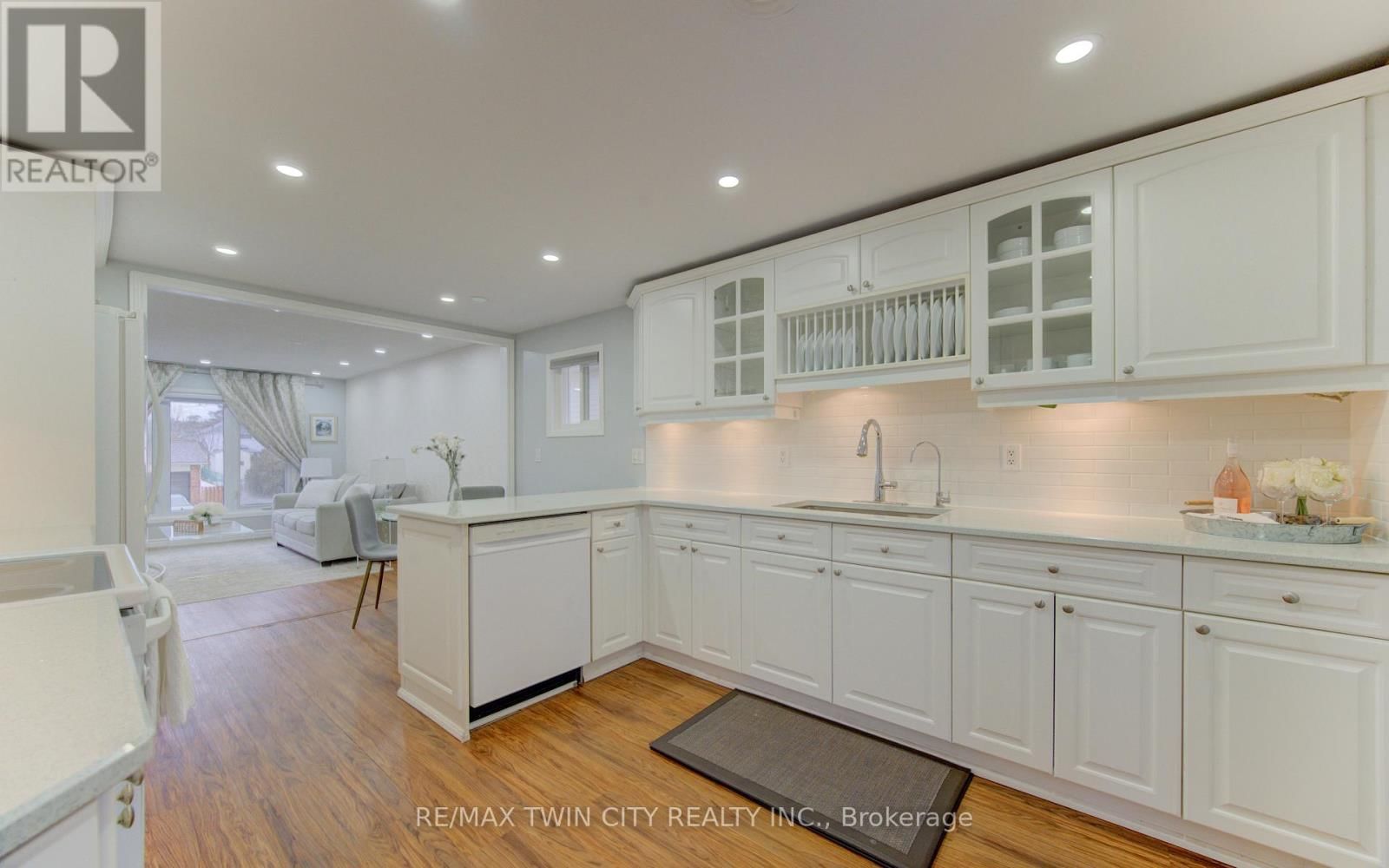 414 WOODS LANE Image 9