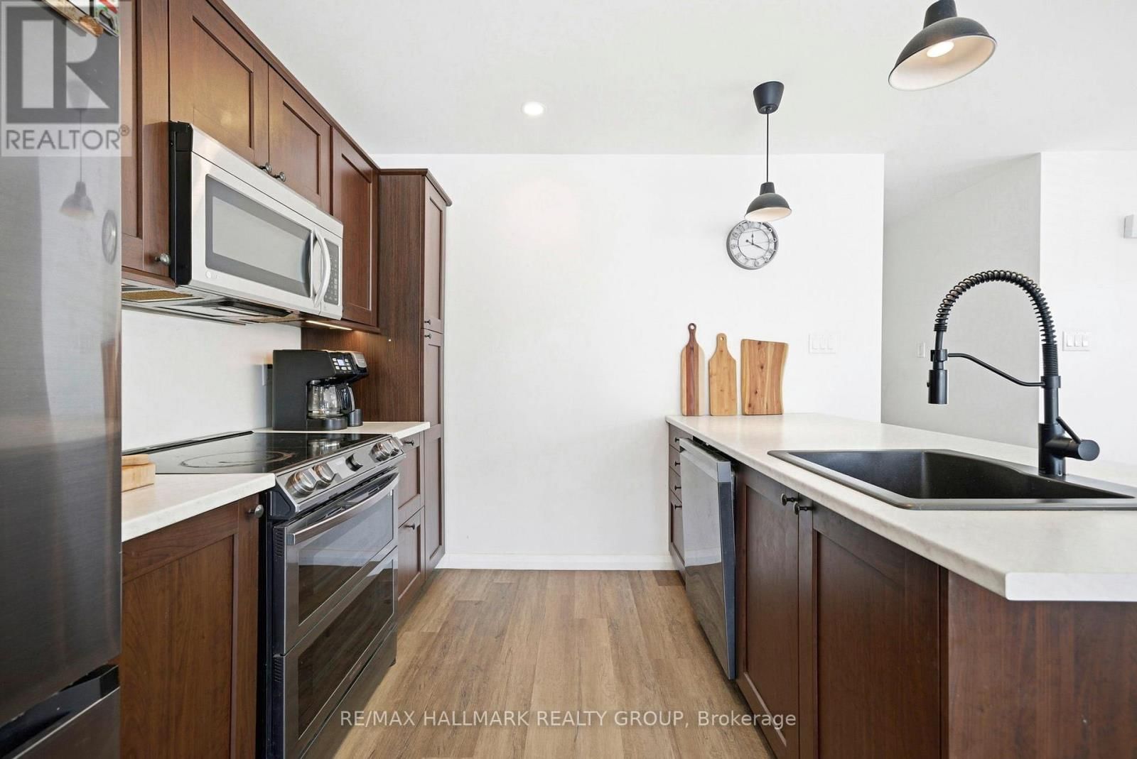 465 JOSEPH STREET Image 12