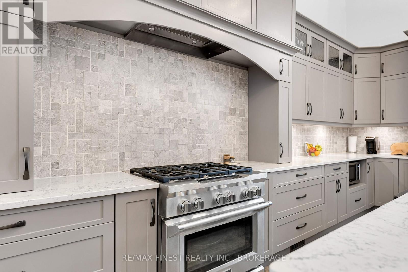 89 FINLAY STREET Image 17