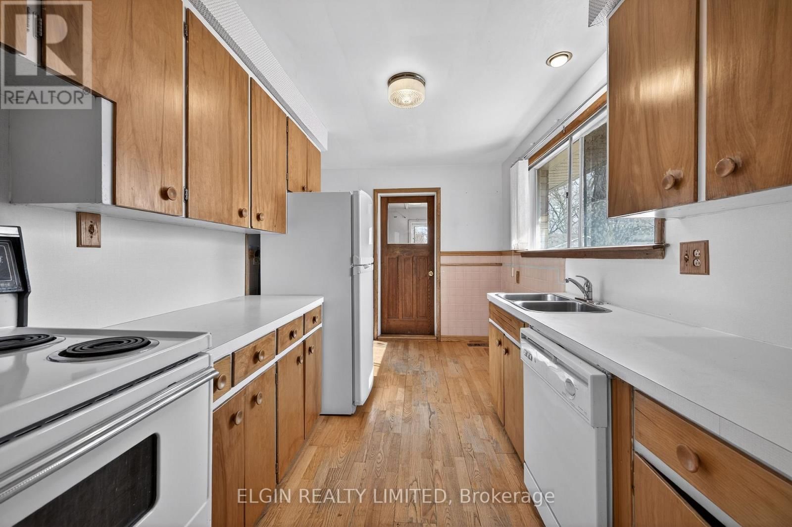 8 ERMATINGER STREET Image 11