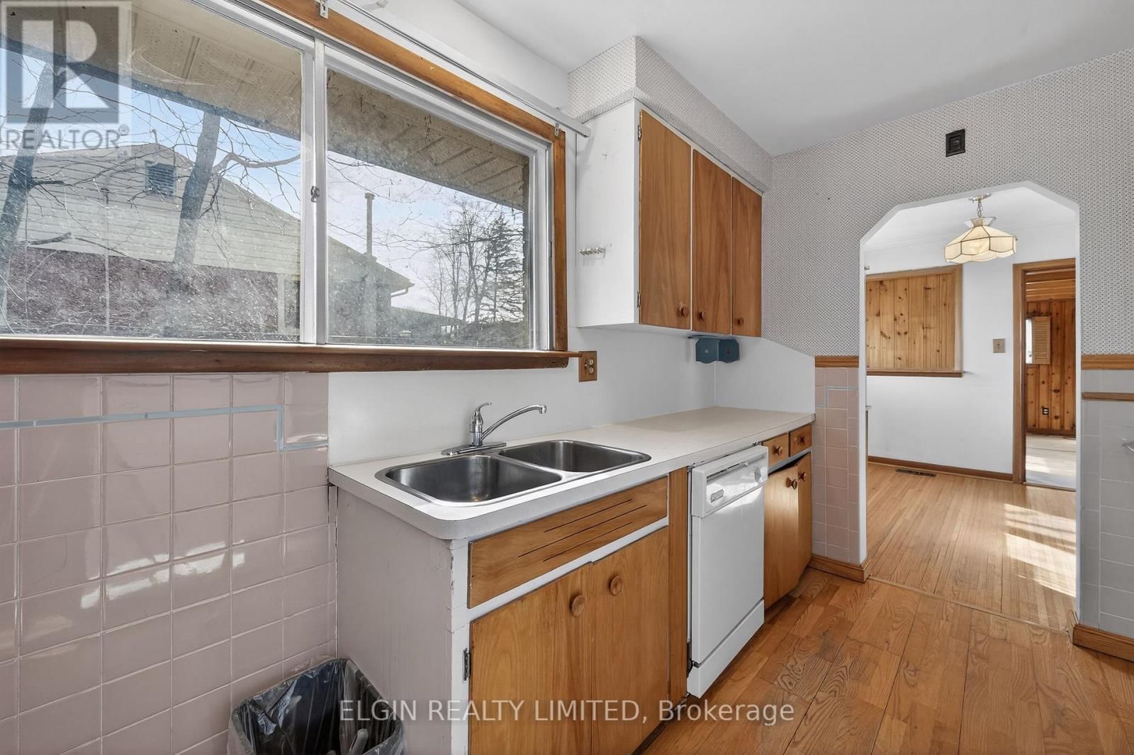 8 ERMATINGER STREET Image 13