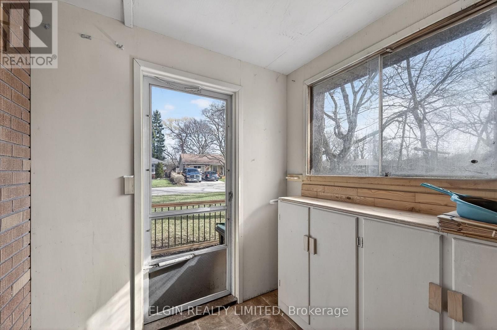 8 ERMATINGER STREET Image 15