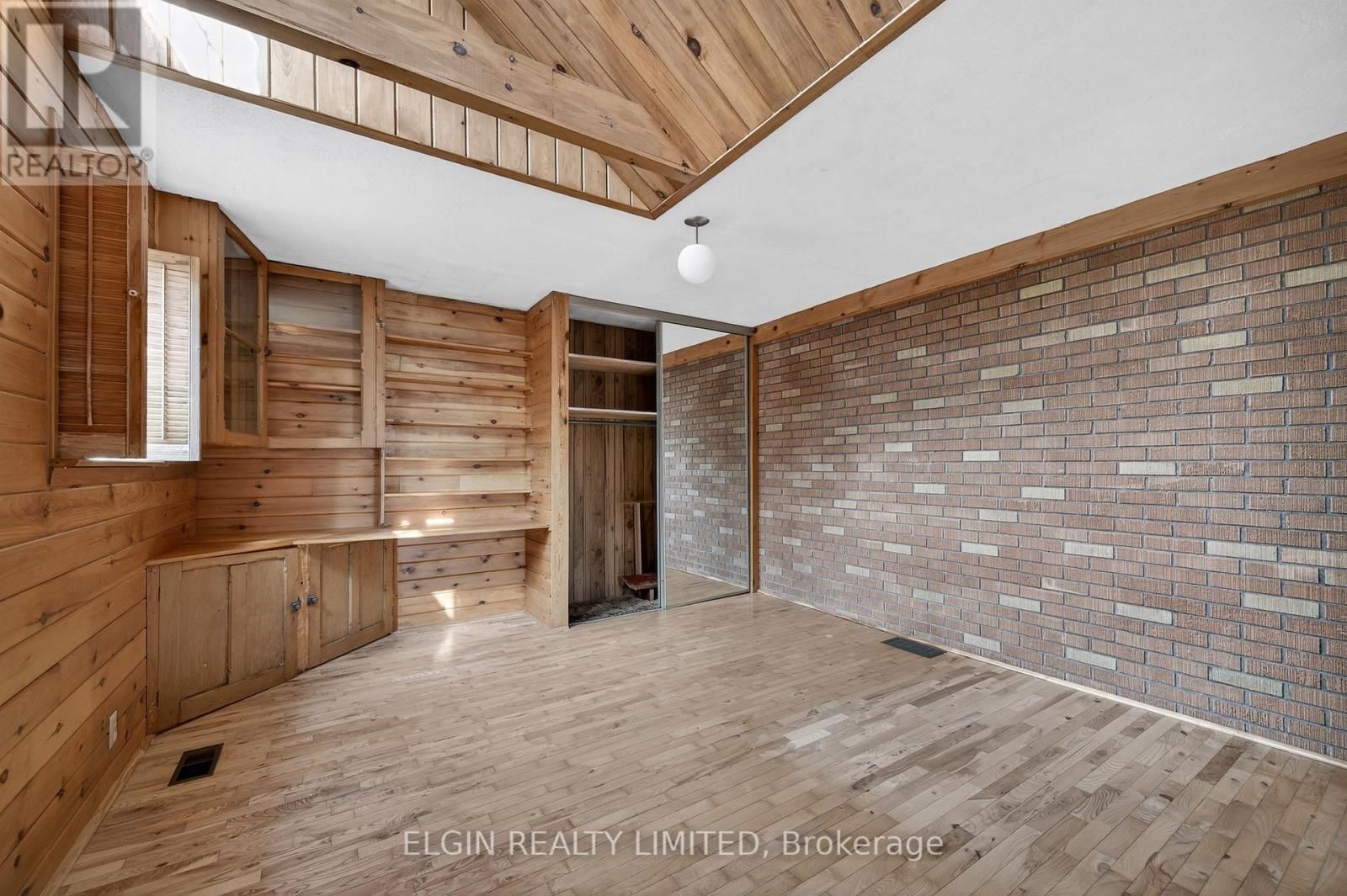 8 ERMATINGER STREET Image 18