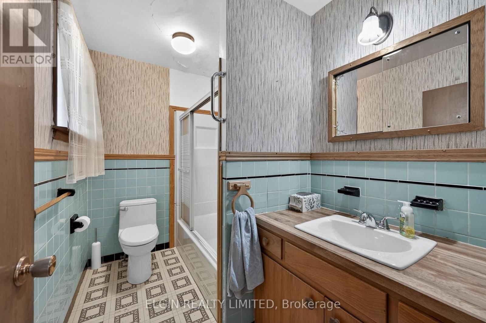 8 ERMATINGER STREET Image 24