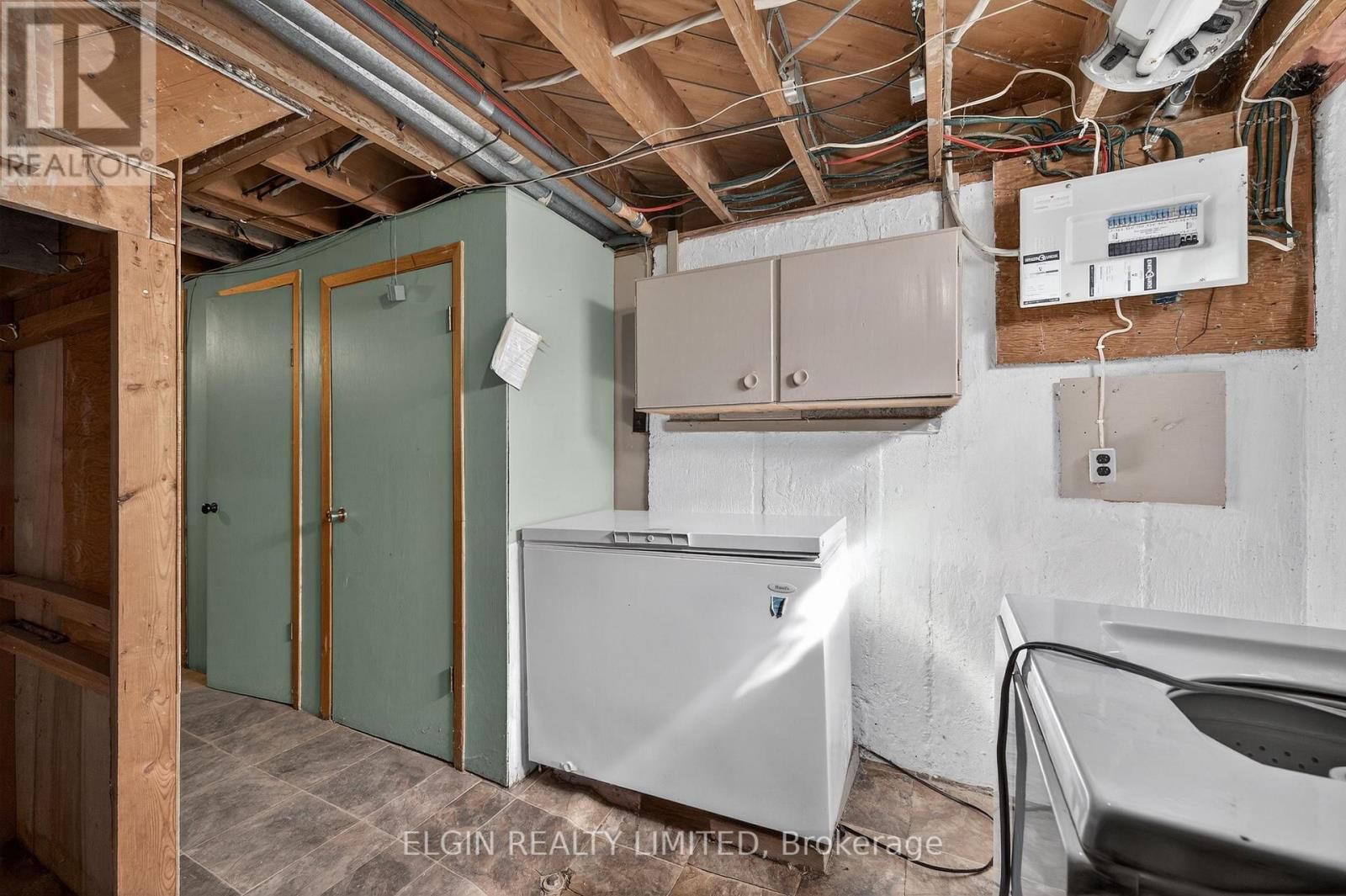 8 ERMATINGER STREET Image 28