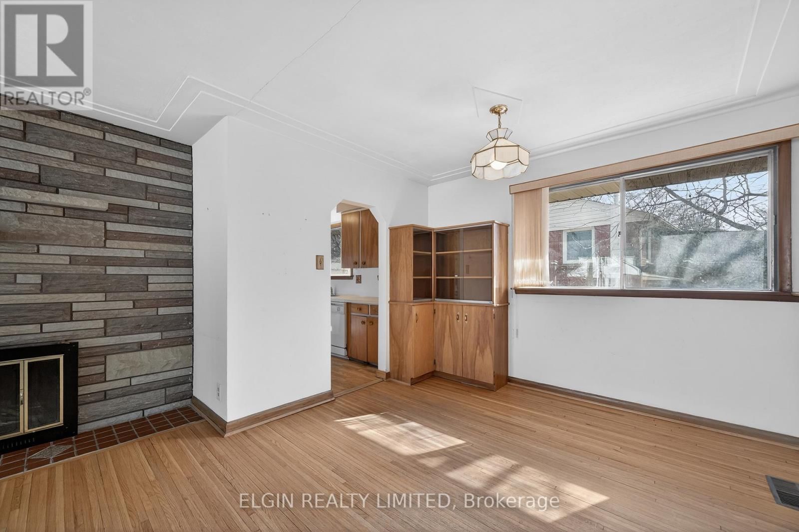 8 ERMATINGER STREET Image 9