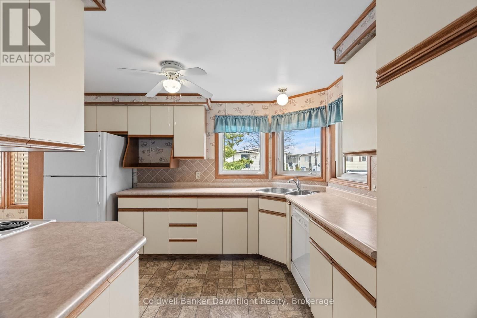 43 REDFORD DRIVE Image 14