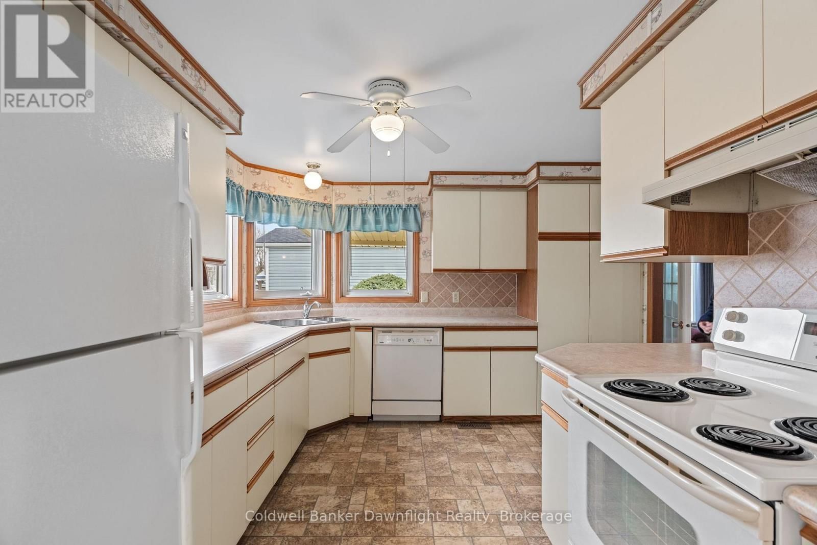 43 REDFORD DRIVE Image 18