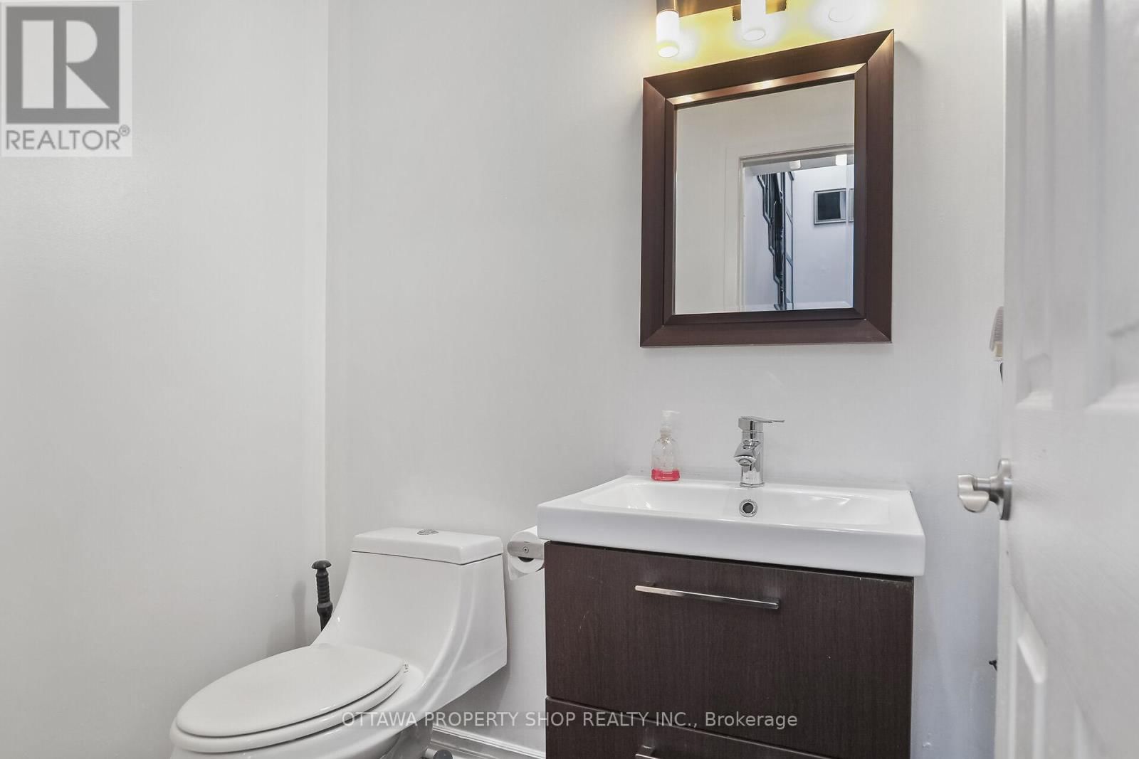 1F BANNER ROAD Image 23