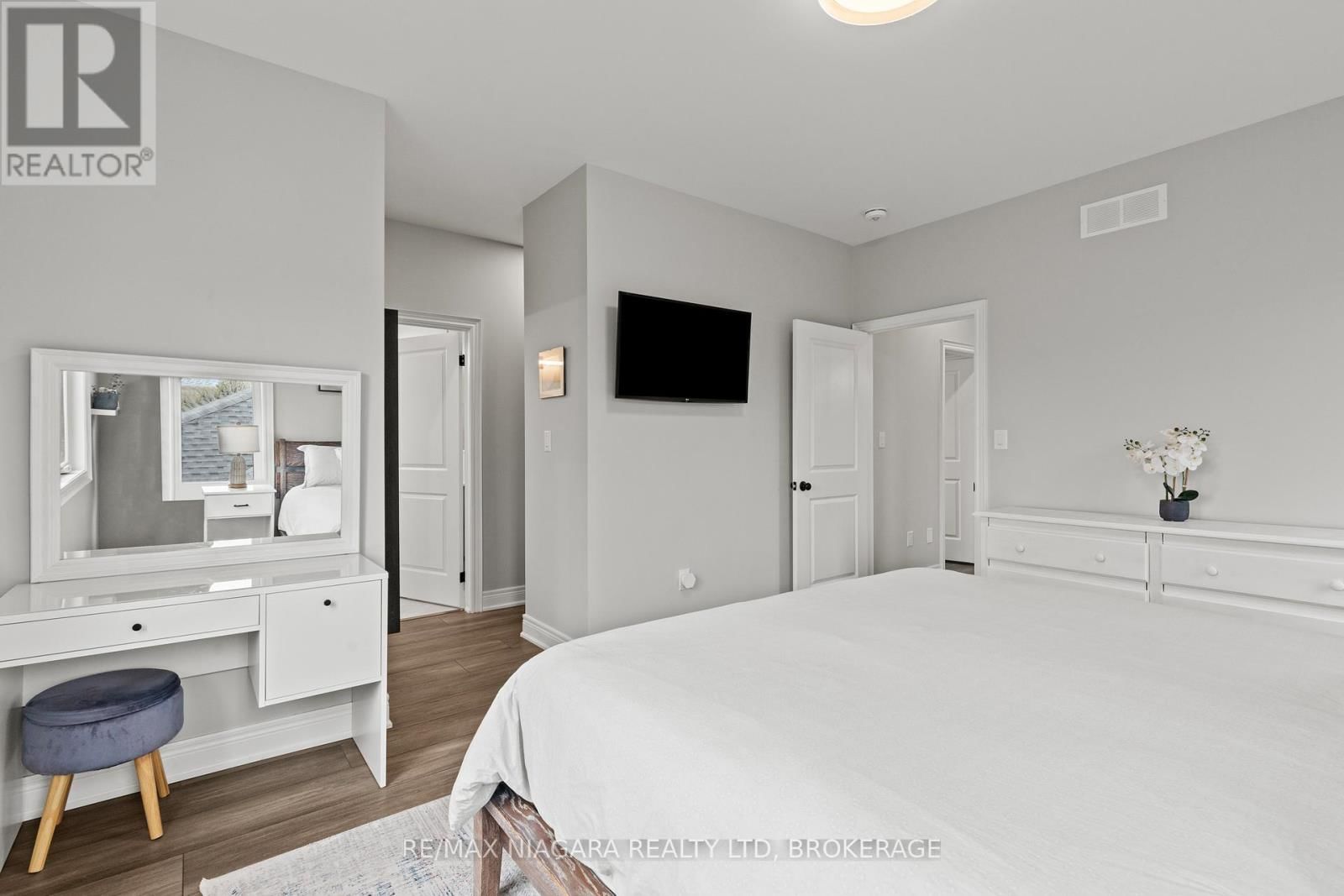 3549 CANFIELD CRESCENT Image 23