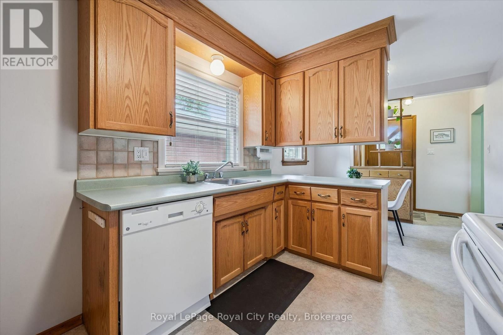 10 PAUL AVENUE Image 15