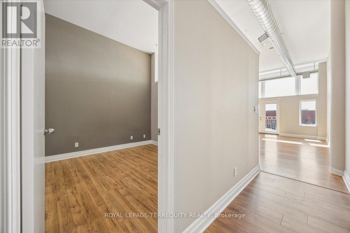 301 - 276 KING STREET WEST Image 11