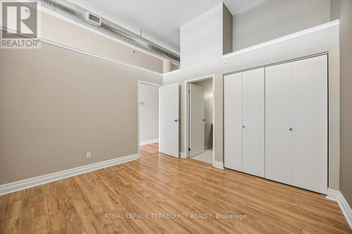 301 - 276 KING STREET WEST Image 14