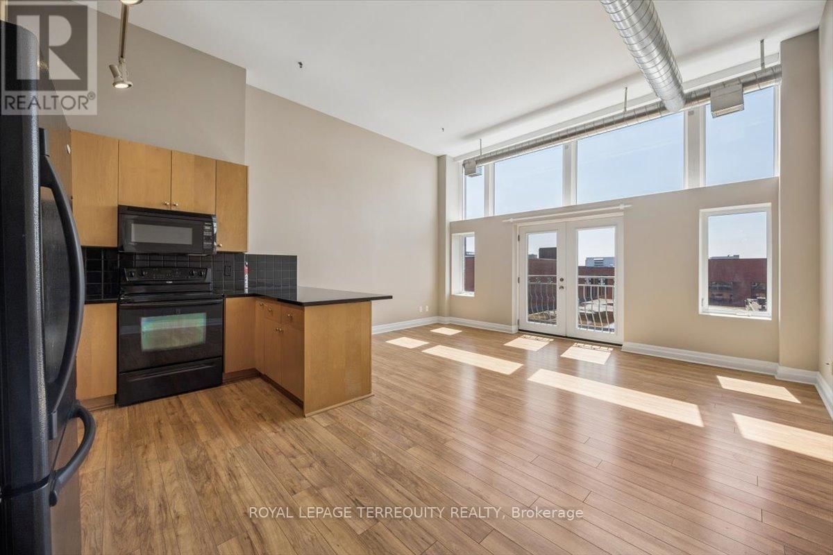 301 - 276 KING STREET WEST Image 16