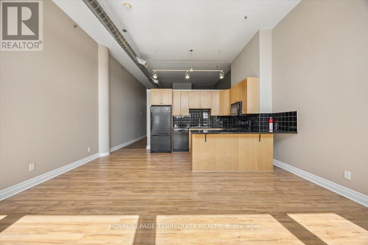 301 - 276 KING STREET WEST Image 18