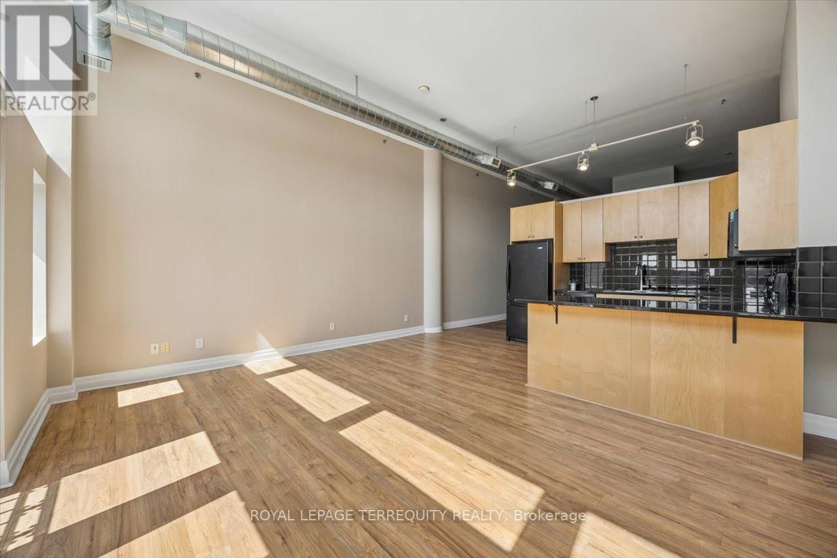 301 - 276 KING STREET WEST Image 19