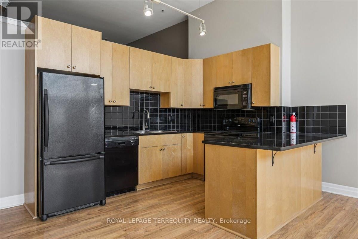 301 - 276 KING STREET WEST Image 20