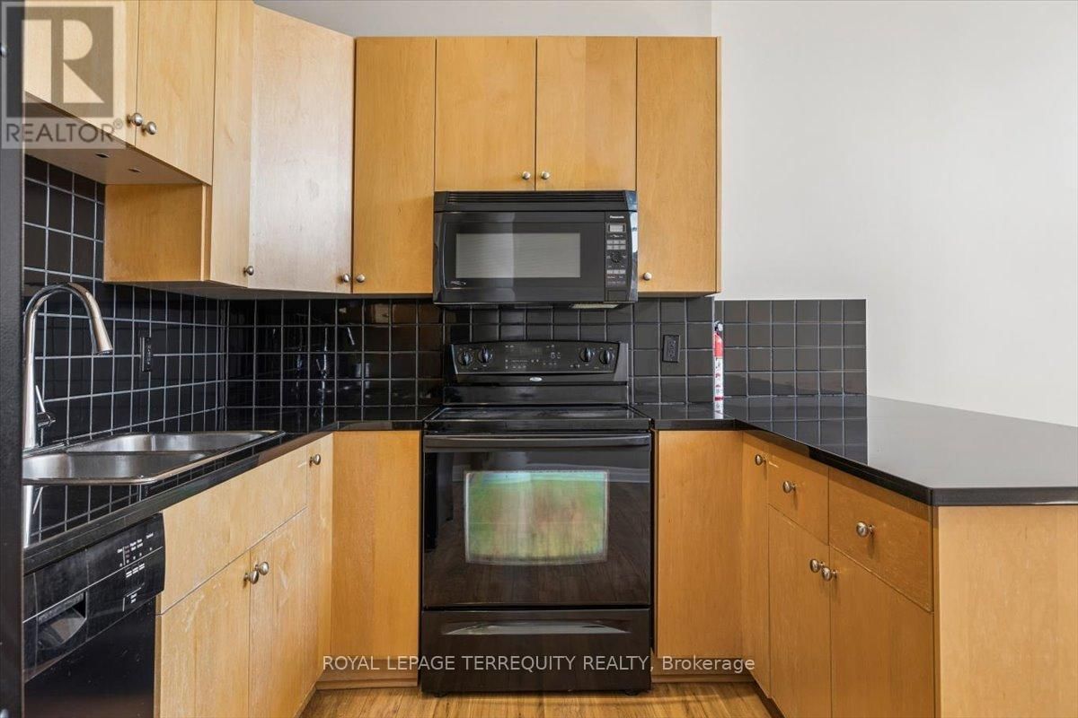 301 - 276 KING STREET WEST Image 21