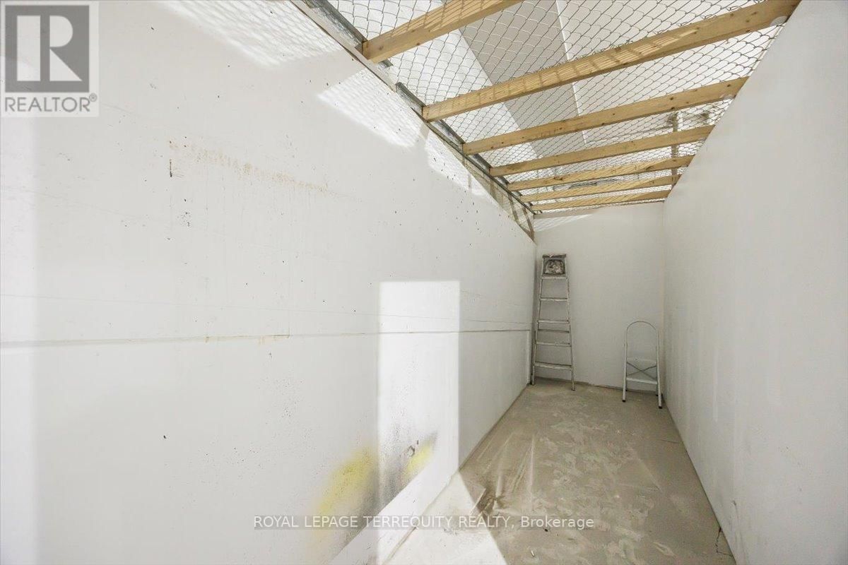 301 - 276 KING STREET WEST Image 28