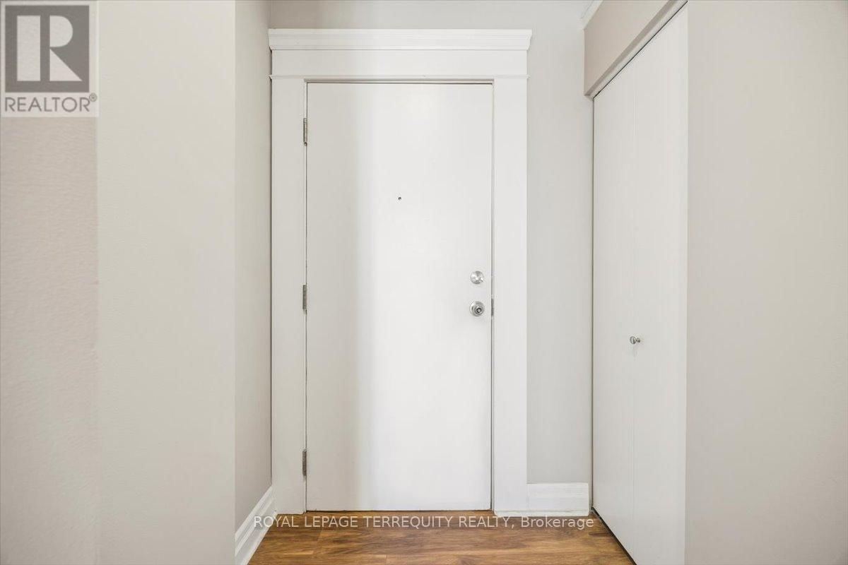 301 - 276 KING STREET WEST Image 3