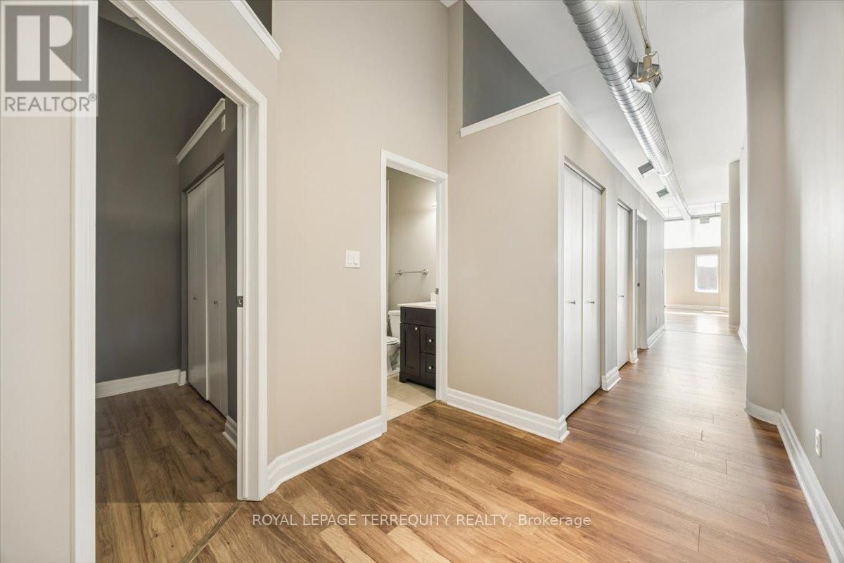 301 - 276 KING STREET WEST Image 4