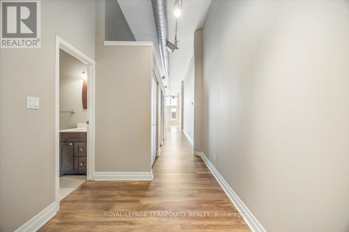 301 - 276 KING STREET WEST Image 5