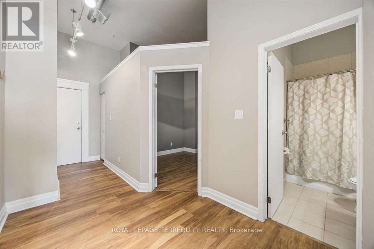 301 - 276 KING STREET WEST Image 7