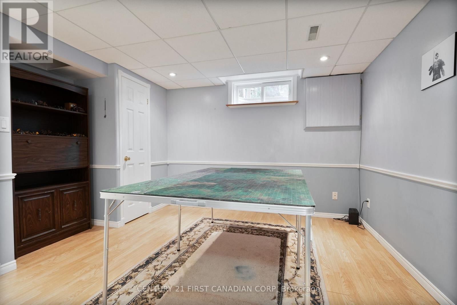 327 EVERGLADE CRESCENT Image 36