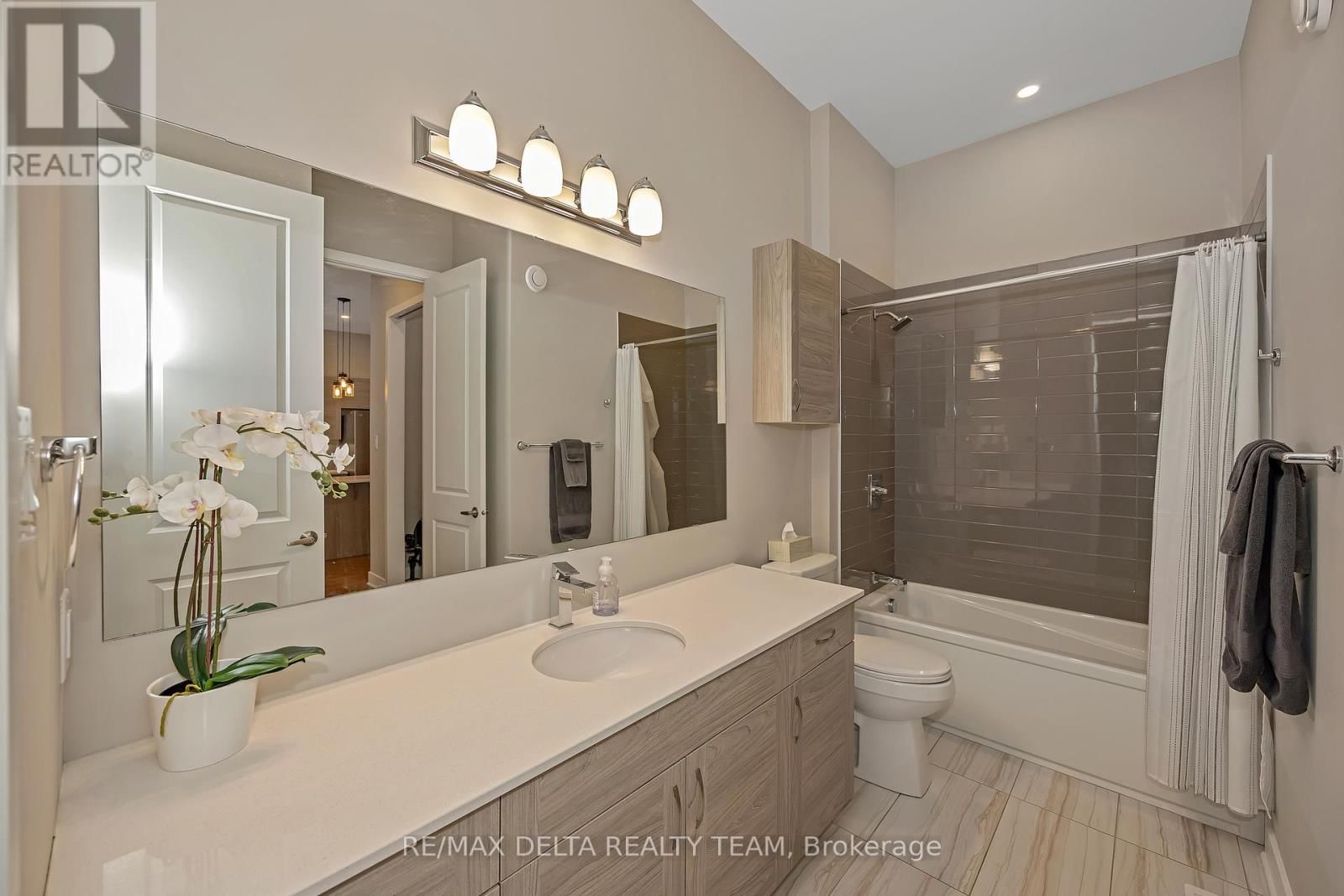 161 BRISTOL CRESCENT Image 18