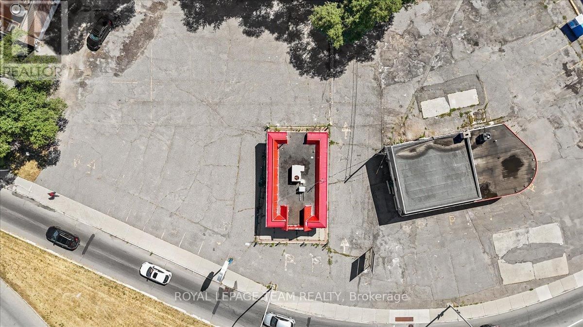 1507 MERIVALE ROAD Image 3