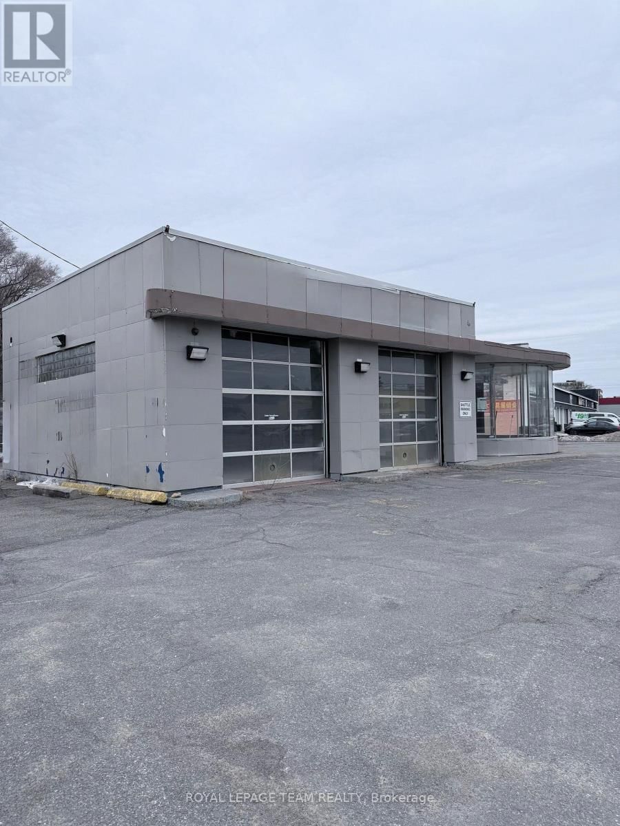 1507 MERIVALE ROAD Image 4