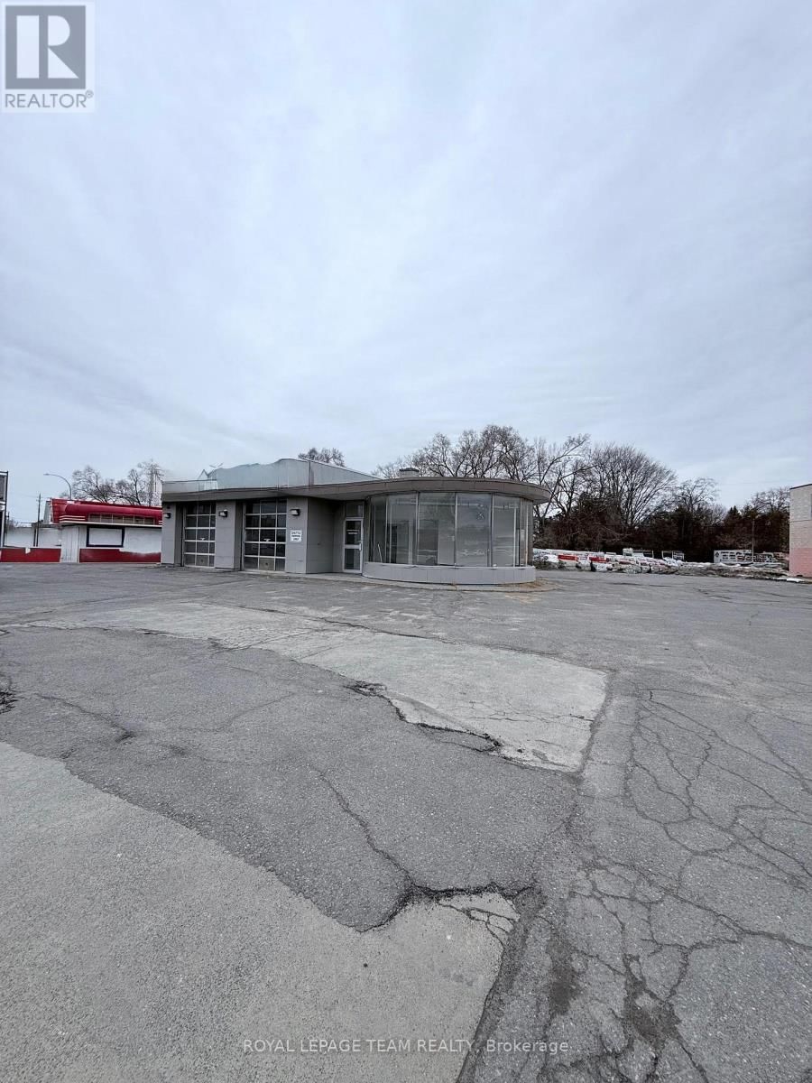 1507 MERIVALE ROAD Image 5