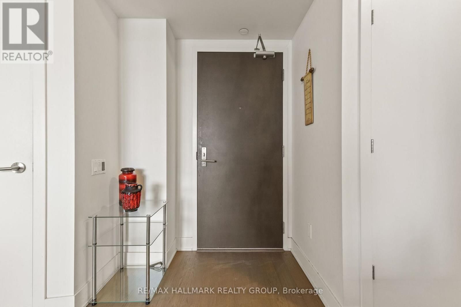 418 - 411 MACKAY STREET Image 4