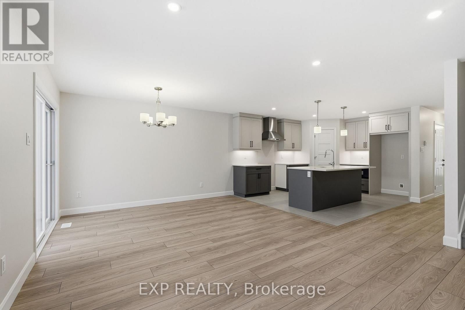 248 SUMAC CRESCENT STREET Image 11