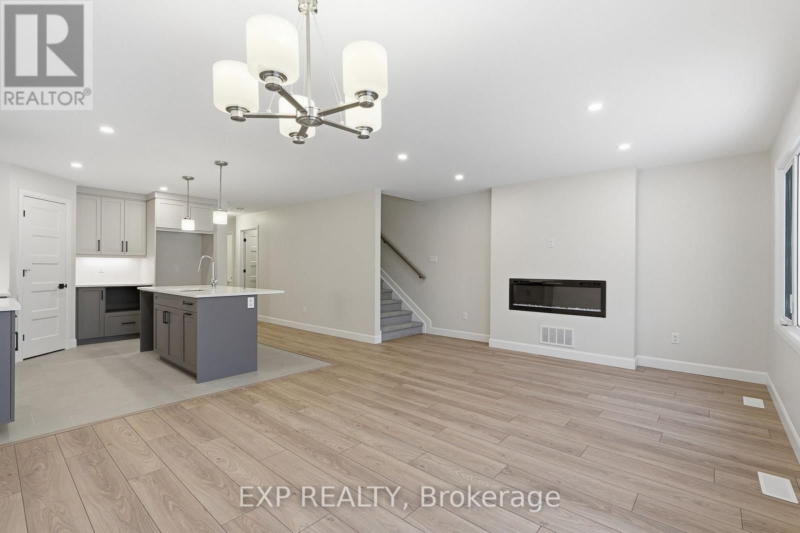 248 SUMAC CRESCENT STREET Image 12