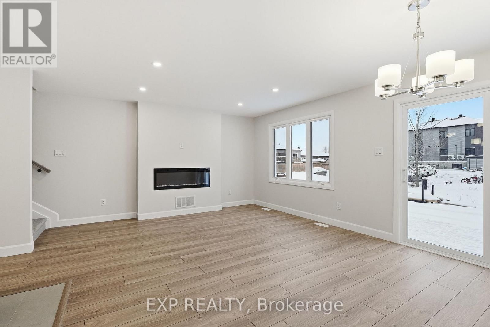 248 SUMAC CRESCENT STREET Image 13